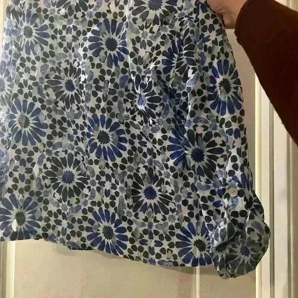 6P gorgeous blue and white button up blouse - Picture 5 of 11